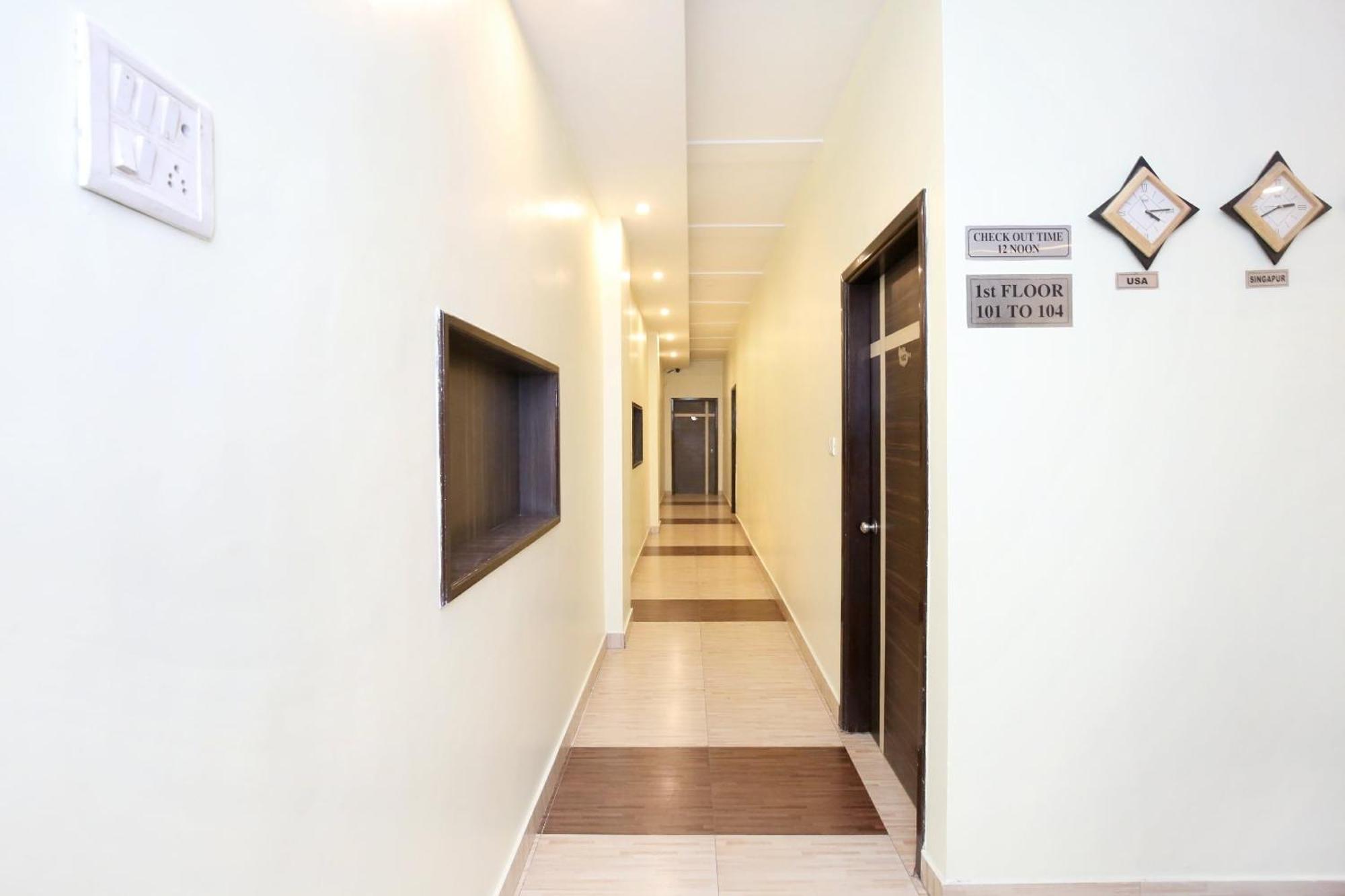 Oyo 9243 Trumpets Hotel Amritsar Bagian luar foto