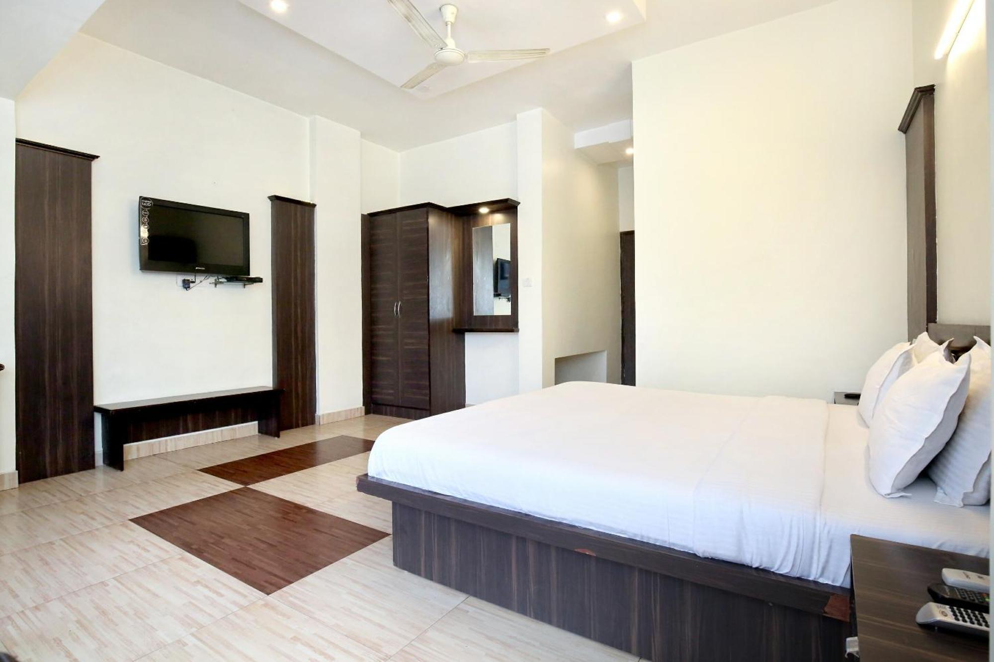 Oyo 9243 Trumpets Hotel Amritsar Bagian luar foto