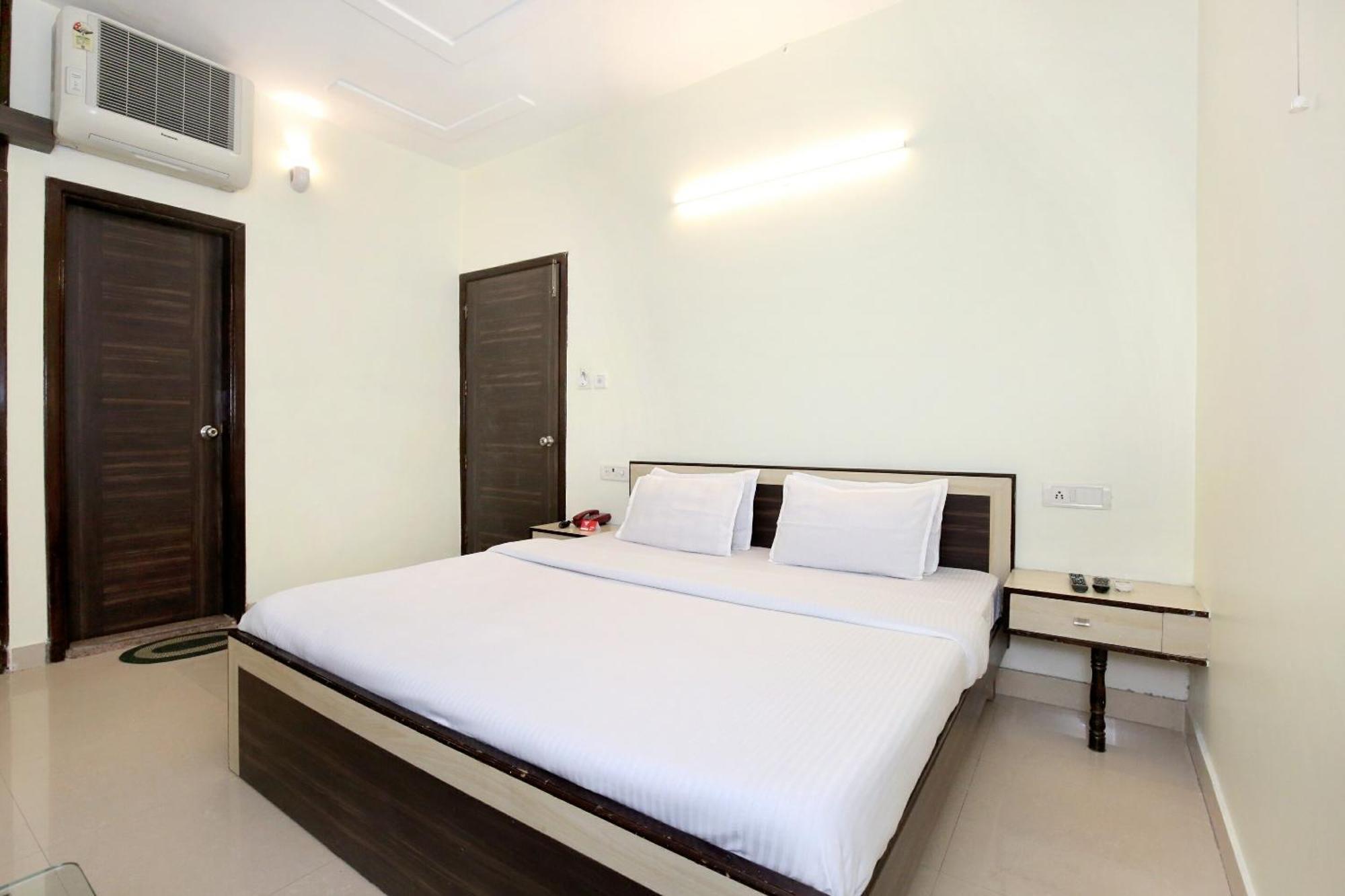 Oyo 9243 Trumpets Hotel Amritsar Bagian luar foto